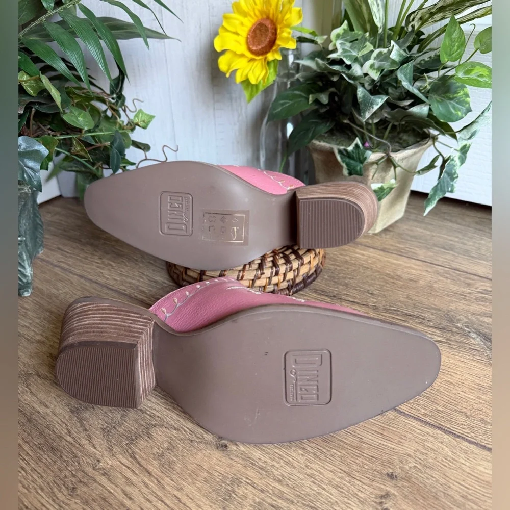 Dingo Women's Pink Leather Wildflower Embroidered Snip Toe Mule Size 7.5 - NWT - Picture 4 of 10